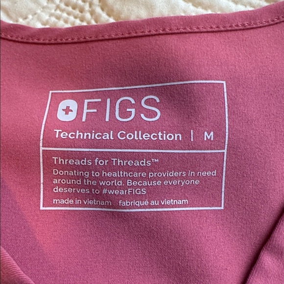 FIGS Catarina One‑Pocket Scrub Top — Pink Quartz (Breast Cancer Edition) - Picture 4 of 6